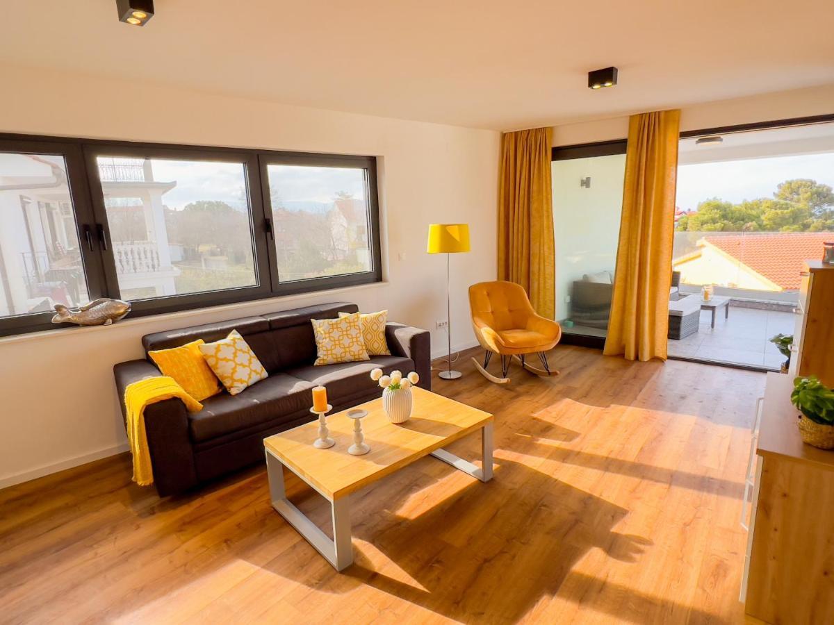 Villa Mirno More Apartments Malinska Kültér fotó