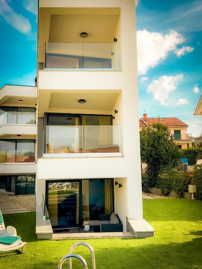 Villa Mirno More Apartments Malinska Kültér fotó