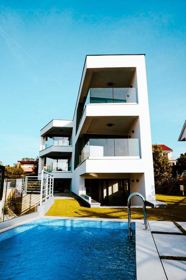 Villa Mirno More Apartments Malinska Kültér fotó