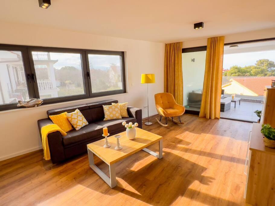 Villa Mirno More Apartments Malinska Kültér fotó