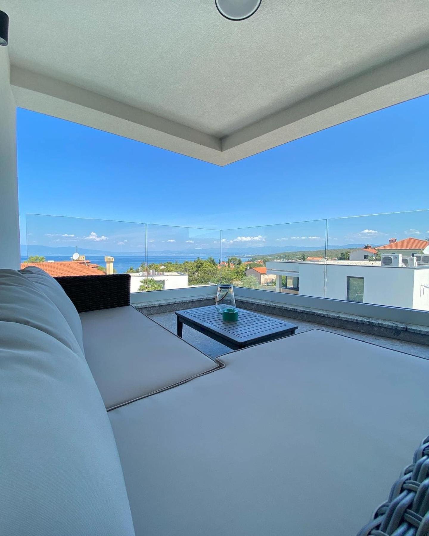 Villa Mirno More Apartments Malinska Kültér fotó